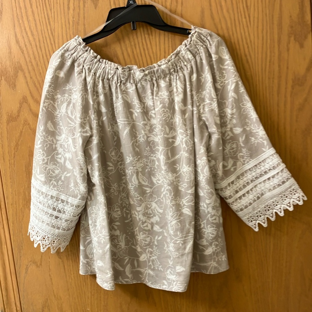 Ella Rafella top size medium